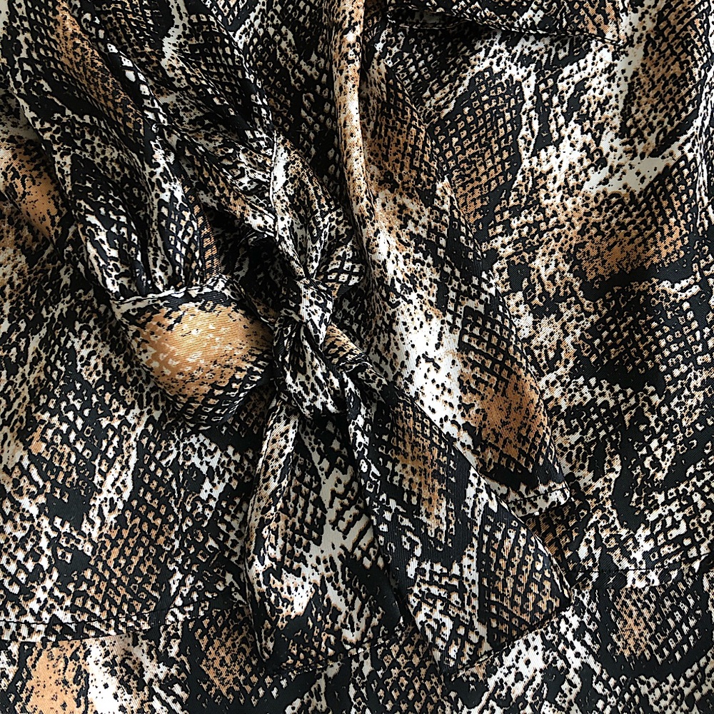 🤎💛Brand New Zara Blouse in Snakeskin Patterns🤎 - Picture 5 of 16